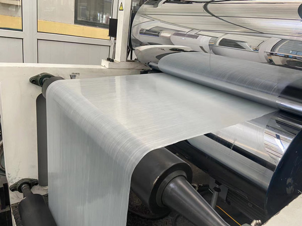 CFRT預浸帶樹(shù)脂與纖維(wéi)相互熔融(rong)的緊密度(du)影響物理(li)性能