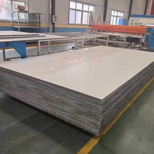 CFRT蒙(méng)皮增強車廂闆複(fu)合闆