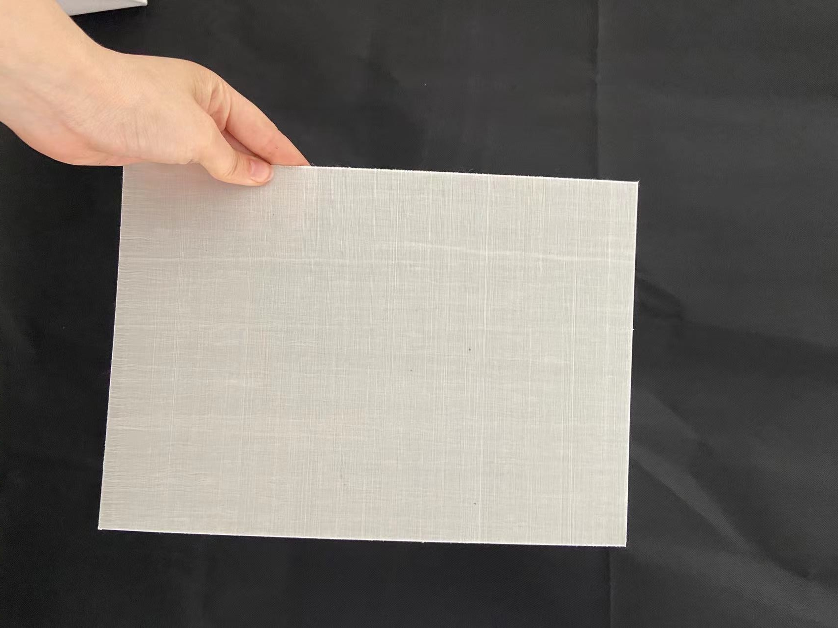 CFRT合片實(shi)心闆—可做汽(qi)車輕量化熱(re)塑性複合材(cai)料